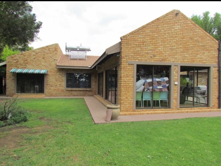 4 Bedroom Property for Sale in Vaalpark Free State